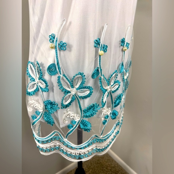 Chic White and Blue Floral Embroidered with Beading Women's Blouse - Picture 3 of 9